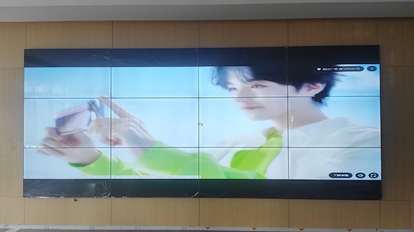 碧桂園55寸拼接屏與觸摸查詢一體機(jī)工程案例