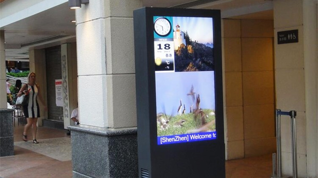 全天候穩(wěn)定輸出！康維偉業(yè)廣告機如何點亮深圳金融街信息窗口