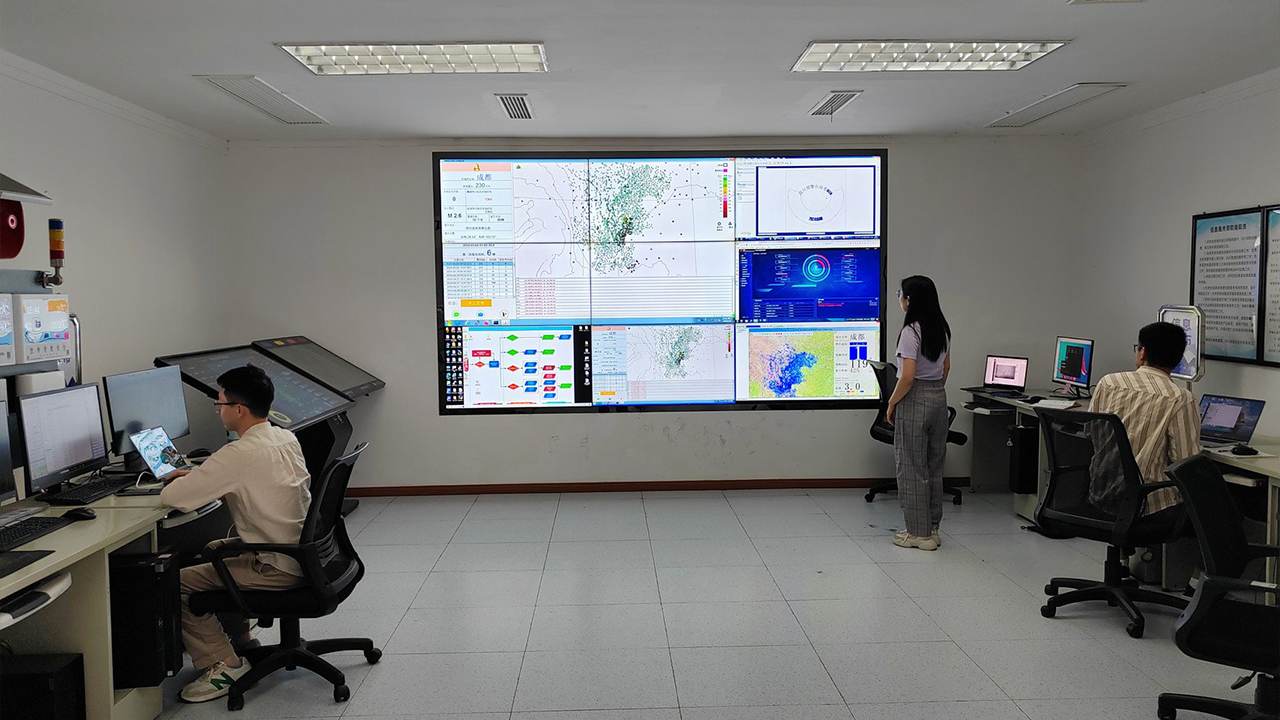 康維偉業(yè) 55 寸拼接屏助力南京某小區(qū)監(jiān)控室升級，科技賦能社區(qū)安全管理?